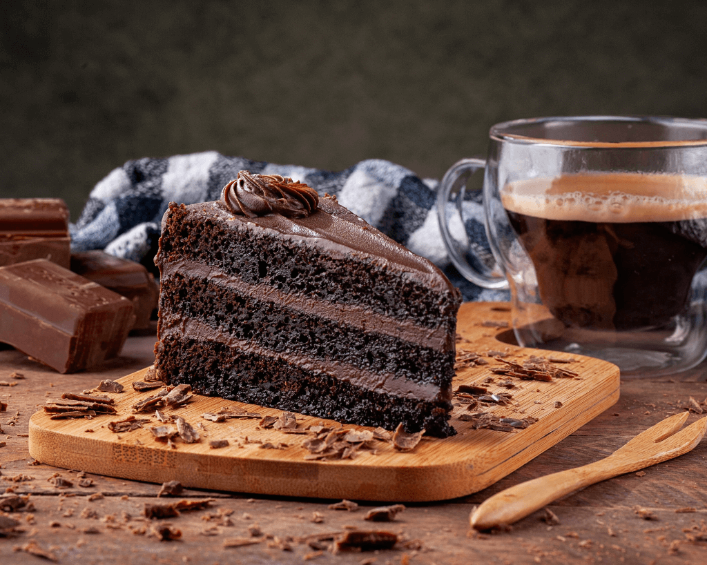 Bolo de Brigadeiro feito com preparado Cafés Serrano – fofo e saboroso