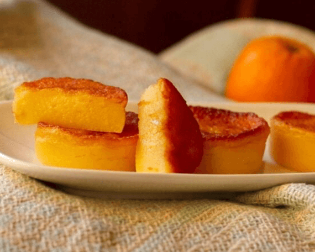Queijadas de laranja frescas e fofas, preparadas com Cafés Serrano